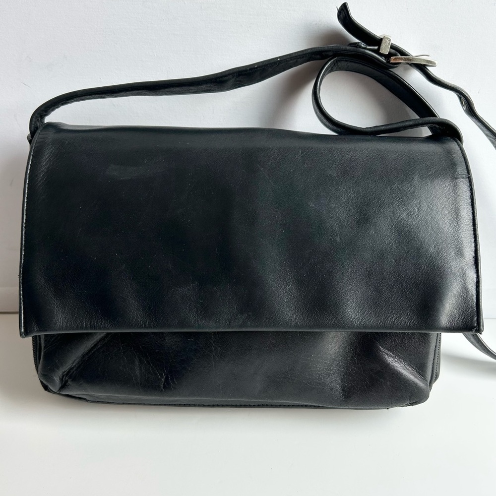 Danier Black Leather vintage crossbody Bag Built-in wallet organizer